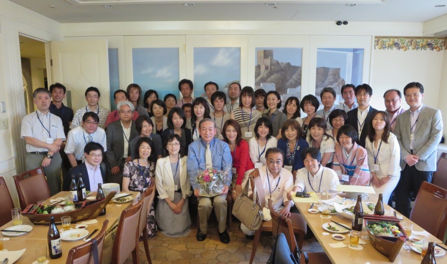 全56回生 森戸先生定年退職お祝い会を開催しました 湘友会 神奈川県立湘南高等学校同窓会