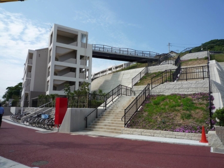 避難タワーの例
「玄界島福岡市営住宅2007」
ニュージーランド・ウエリントンの街の随所に見られるパブリック・アクセス・エレベーターを紹介し提案したところ実現しました。